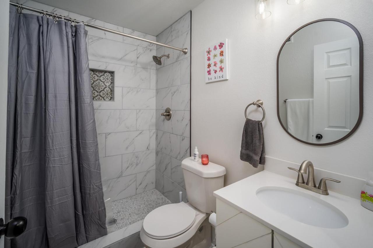 Spacious Home Near Downtown Сан Антонио Екстериор снимка